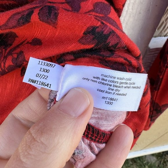 Lane Bryant Red Floral Fitted Mock Neck Keyhole Ruched Stretch Blouse Size 22/24 - Picture 10 of 11